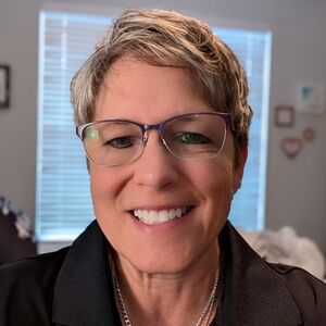 Meet your Posher, Dana